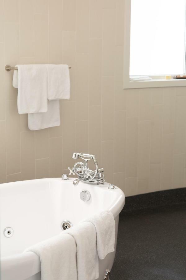 Watertorenhotel Nes Nes  エクステリア 写真